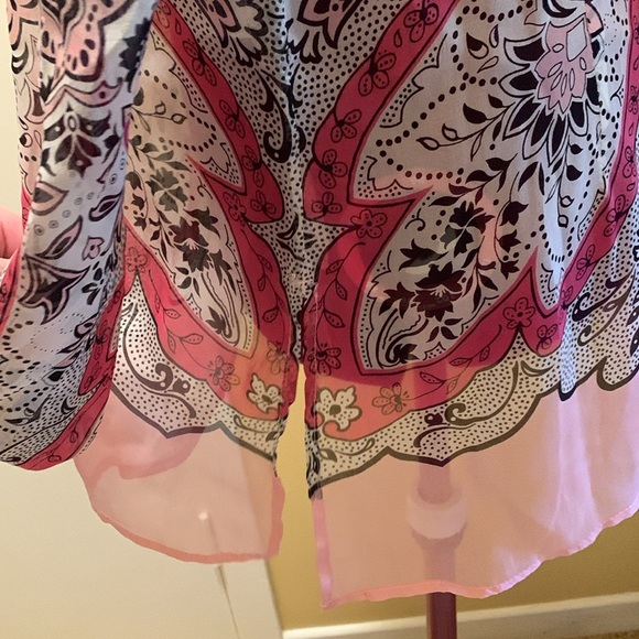 Allen B. by Allen Schwartz Raspberry and Black Patterned Top NWOT - Picture 8 of 14